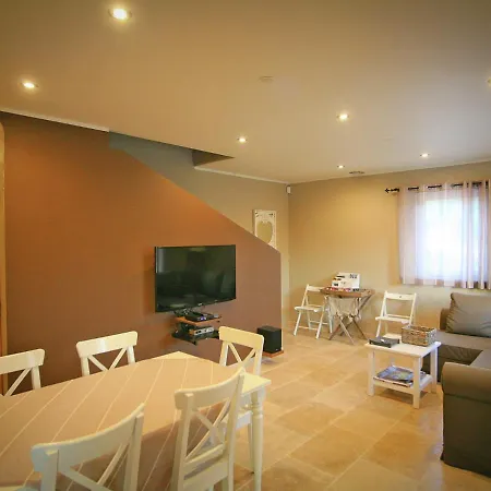 Superb With Private Pool Apt