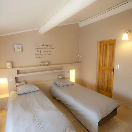 Superb With Private Pool Apt
